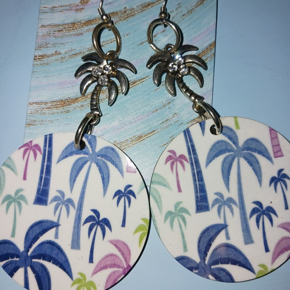 Really Cute NEW palm tree earrings - Picture 2 of 2